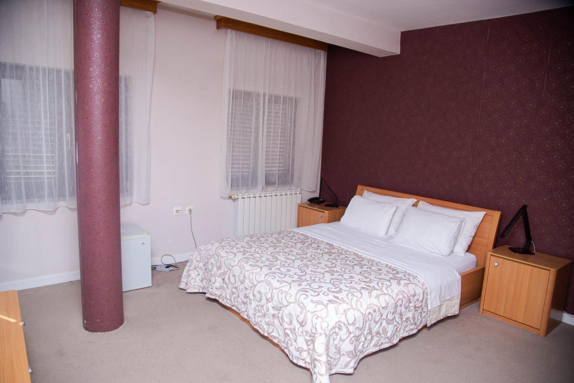 Hotel Dvor Bijelo Polje Exterior photo