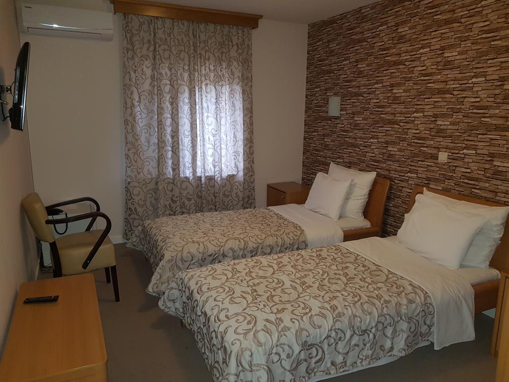 Hotel Dvor Bijelo Polje Exterior photo